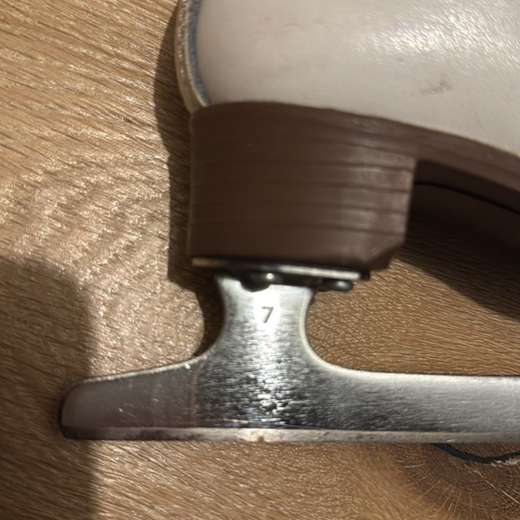 Toddler Girls ice skates size 7 in white - Picture 6 of 6